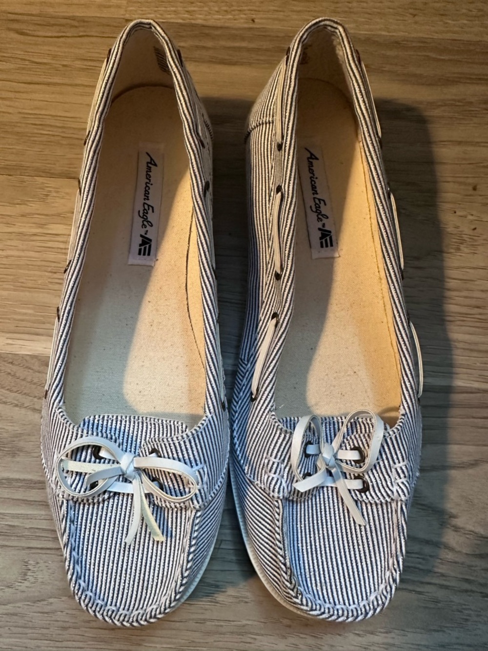 Size 9 EUC American Eagle Navy,Silver and White Striped Canvas Moccasin Flats